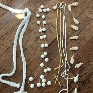 Neutral Christmas garlands/decor